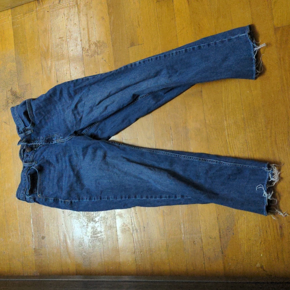 Blue jeans with distressed bottom